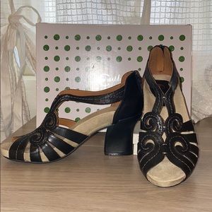 Earthies Domingo T-Strap Sandal